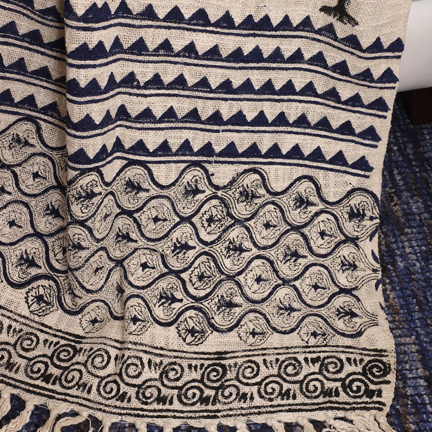 Cotton Throw Blanket 130 x 180 cm, Handcrafted Block Printed White & Black Cotton Throw with Tassel Edges, Soft Lightweight Sofa, Couch & Bed Cover, Breathable All-Season Home Décor